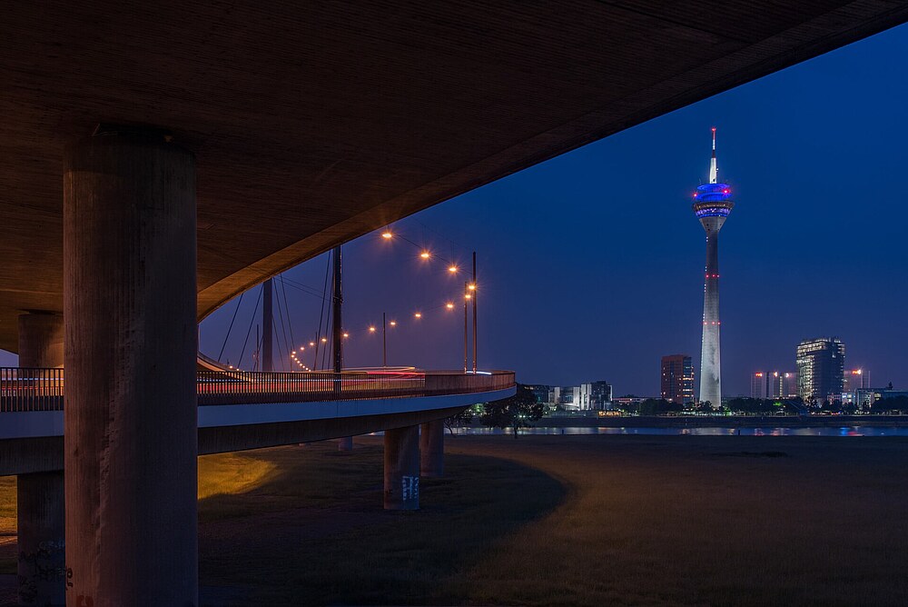 Düsseldorf skyline with the Rheinturm and the Rhine